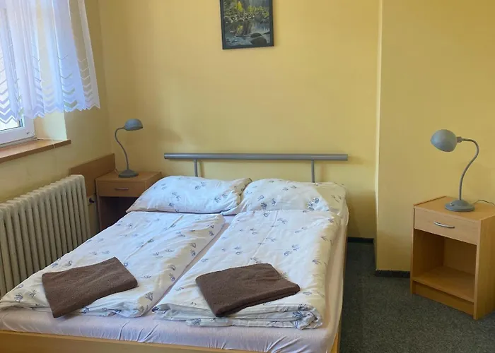 Pod Zdanovem Konukevi Nezdice